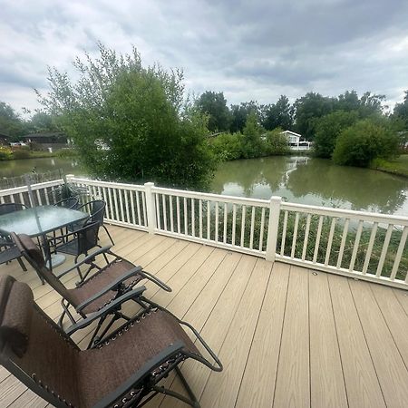 Luxury Lakeside Lodge L2 With Hot Tub Situated At Tattershall Lakes Country Park Eksteriør bilde