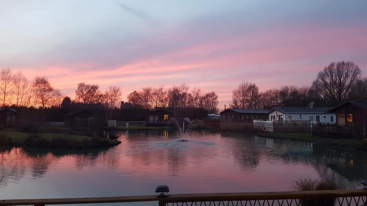 Luxury Lakeside Lodge L2 With Hot Tub Situated At Tattershall Lakes Country Park Eksteriør bilde