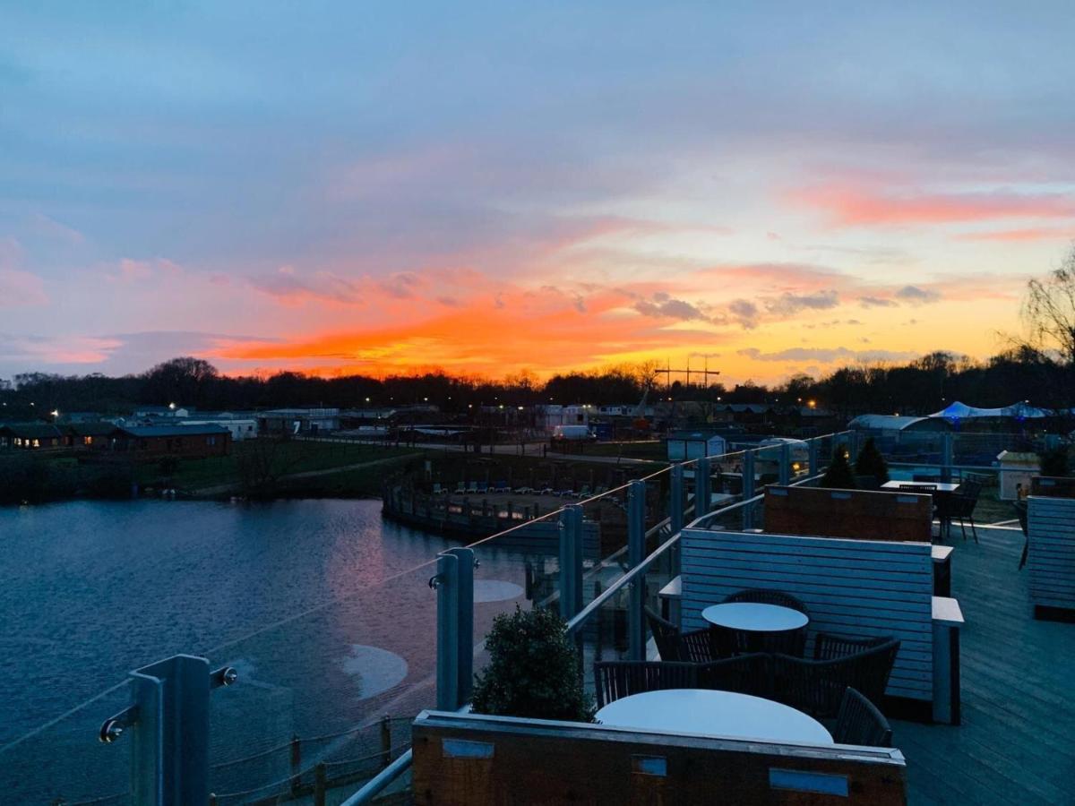 Luxury Lakeside Lodge L2 With Hot Tub Situated At Tattershall Lakes Country Park Eksteriør bilde