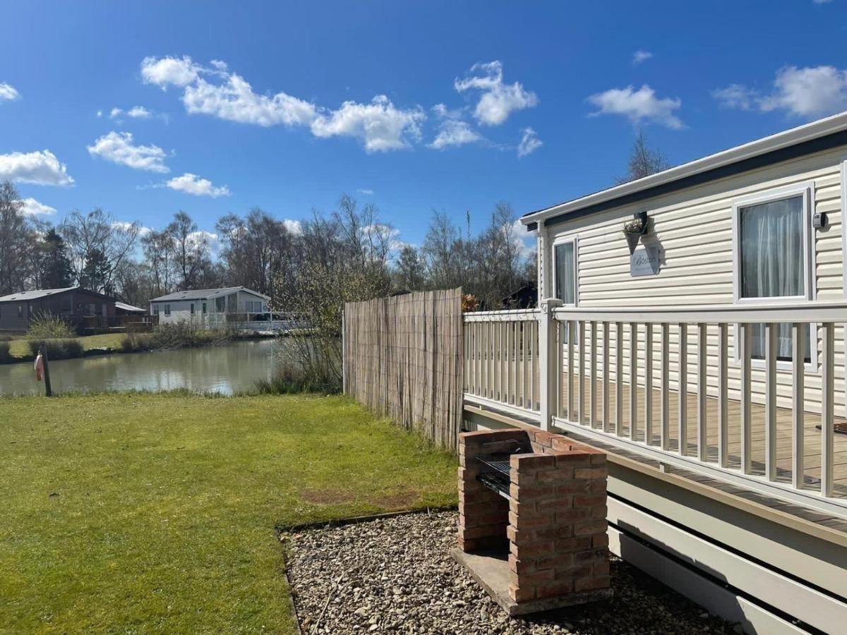 Luxury Lakeside Lodge L2 With Hot Tub Situated At Tattershall Lakes Country Park Eksteriør bilde
