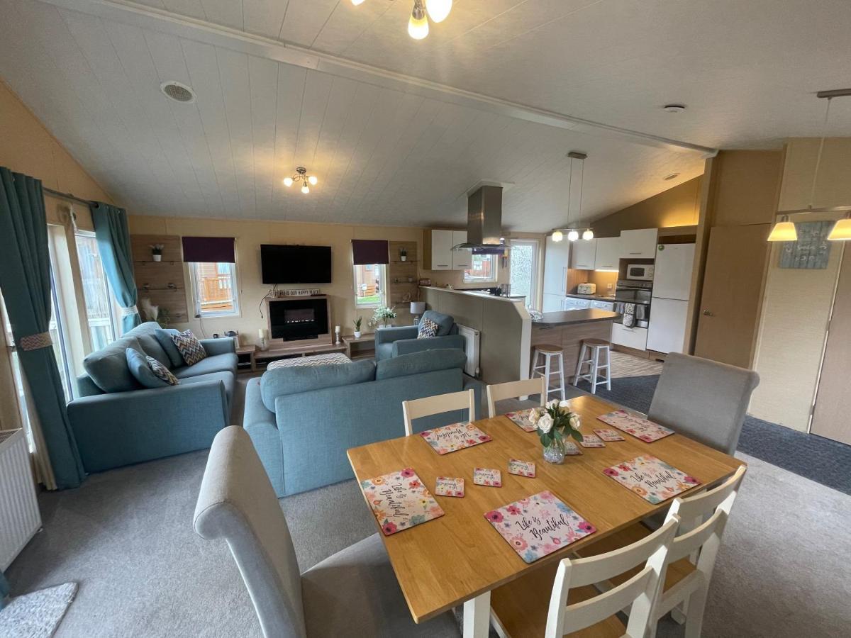 Luxury Lakeside Lodge L2 With Hot Tub Situated At Tattershall Lakes Country Park Eksteriør bilde