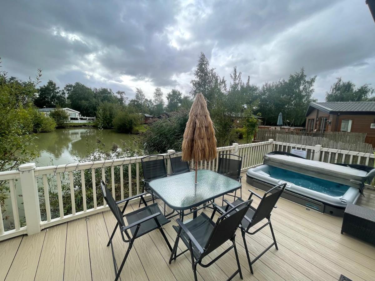 Luxury Lakeside Lodge L2 With Hot Tub Situated At Tattershall Lakes Country Park Eksteriør bilde