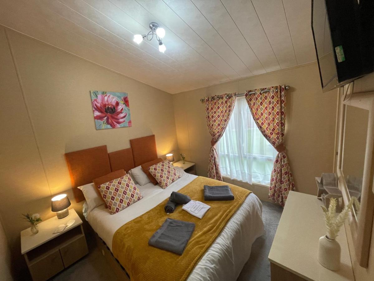 Luxury Lakeside Lodge L2 With Hot Tub Situated At Tattershall Lakes Country Park Eksteriør bilde