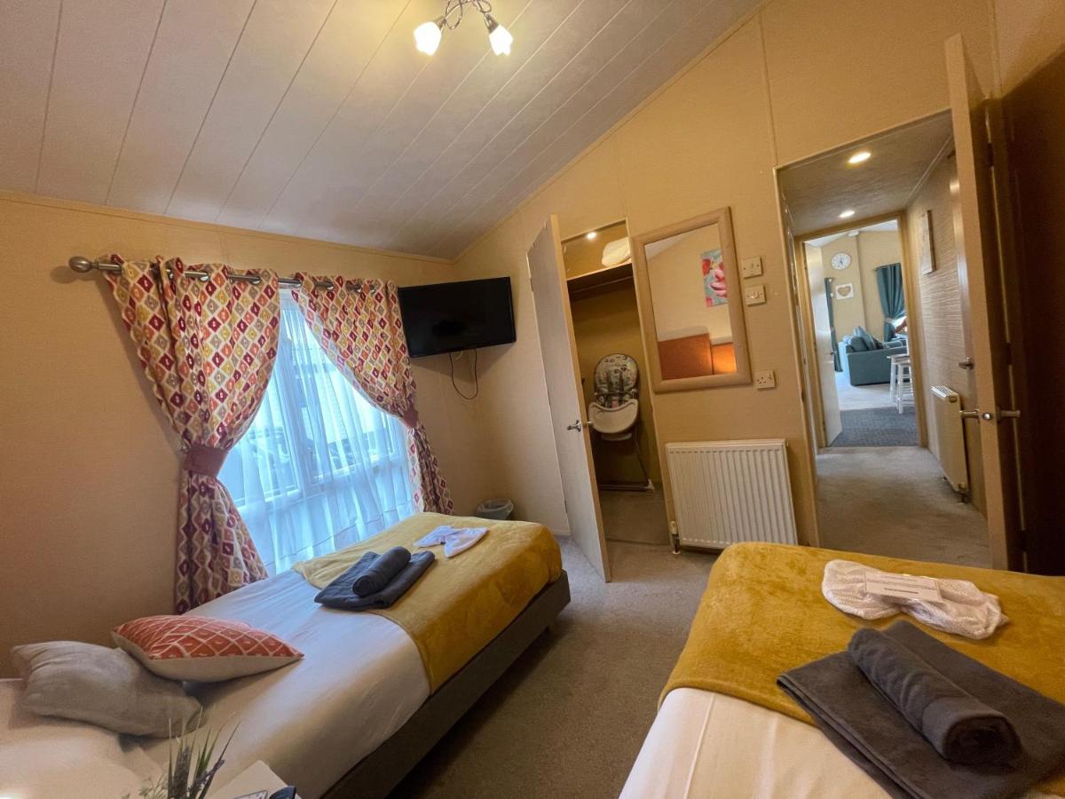 Luxury Lakeside Lodge L2 With Hot Tub Situated At Tattershall Lakes Country Park Eksteriør bilde