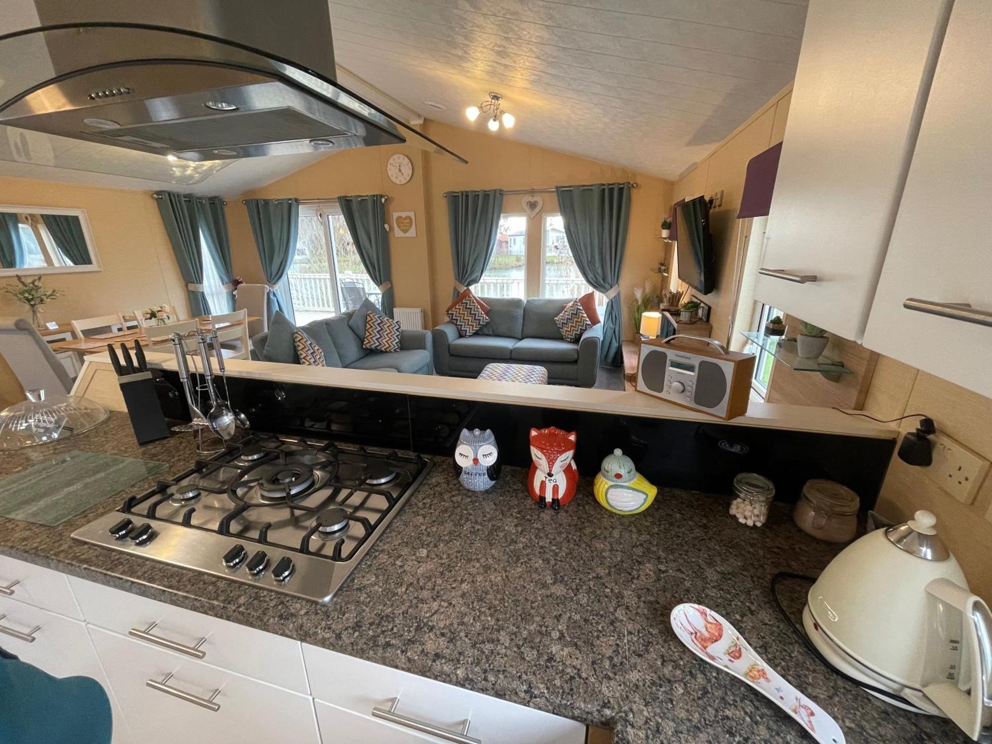 Luxury Lakeside Lodge L2 With Hot Tub Situated At Tattershall Lakes Country Park Eksteriør bilde