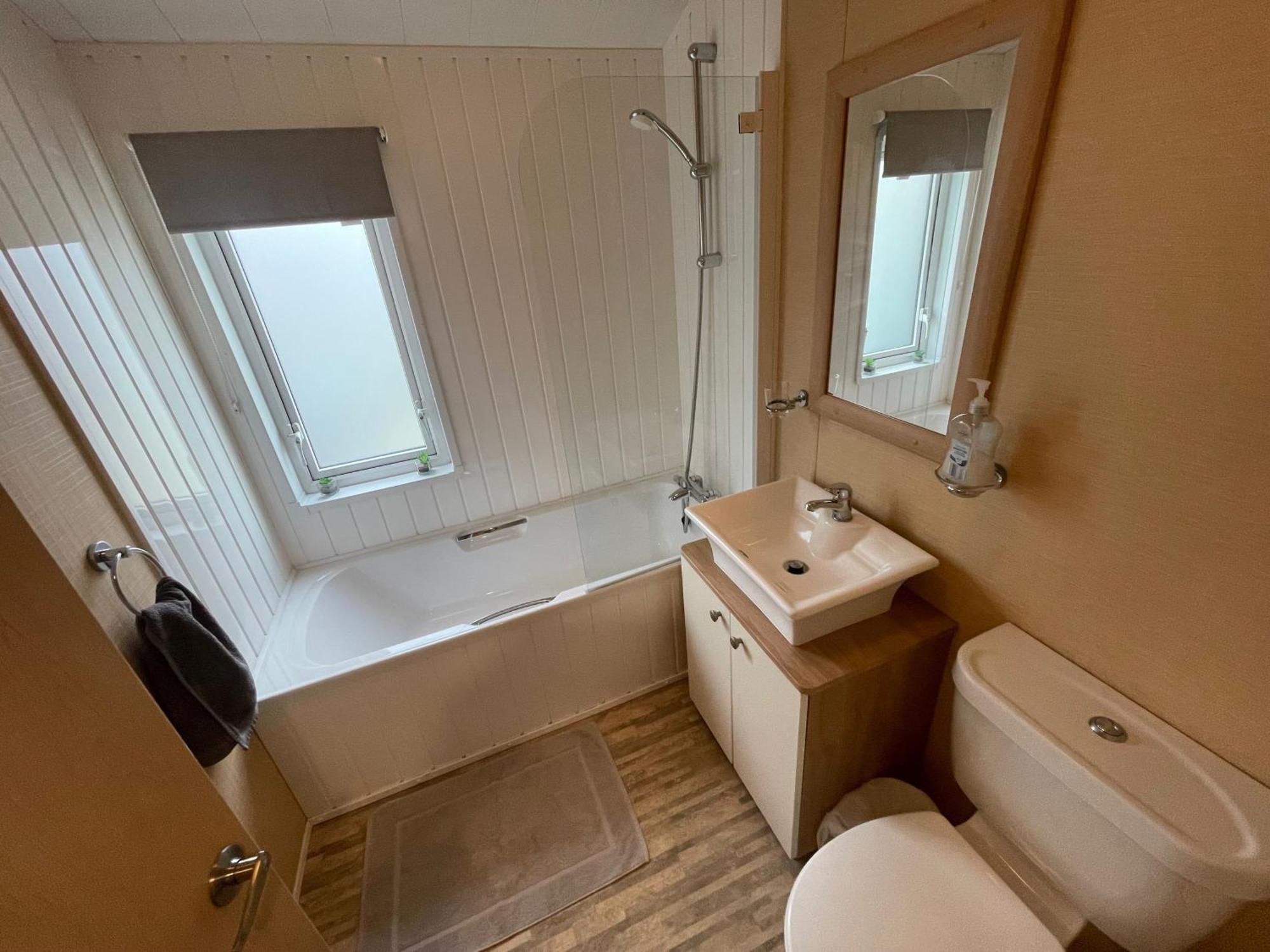 Luxury Lakeside Lodge L2 With Hot Tub Situated At Tattershall Lakes Country Park Eksteriør bilde