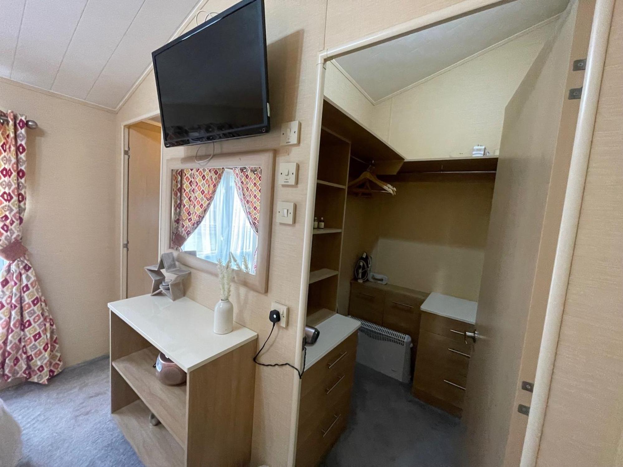 Luxury Lakeside Lodge L2 With Hot Tub Situated At Tattershall Lakes Country Park Eksteriør bilde