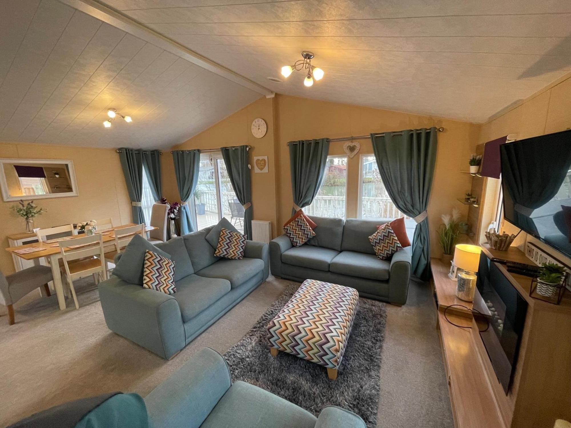 Luxury Lakeside Lodge L2 With Hot Tub Situated At Tattershall Lakes Country Park Eksteriør bilde