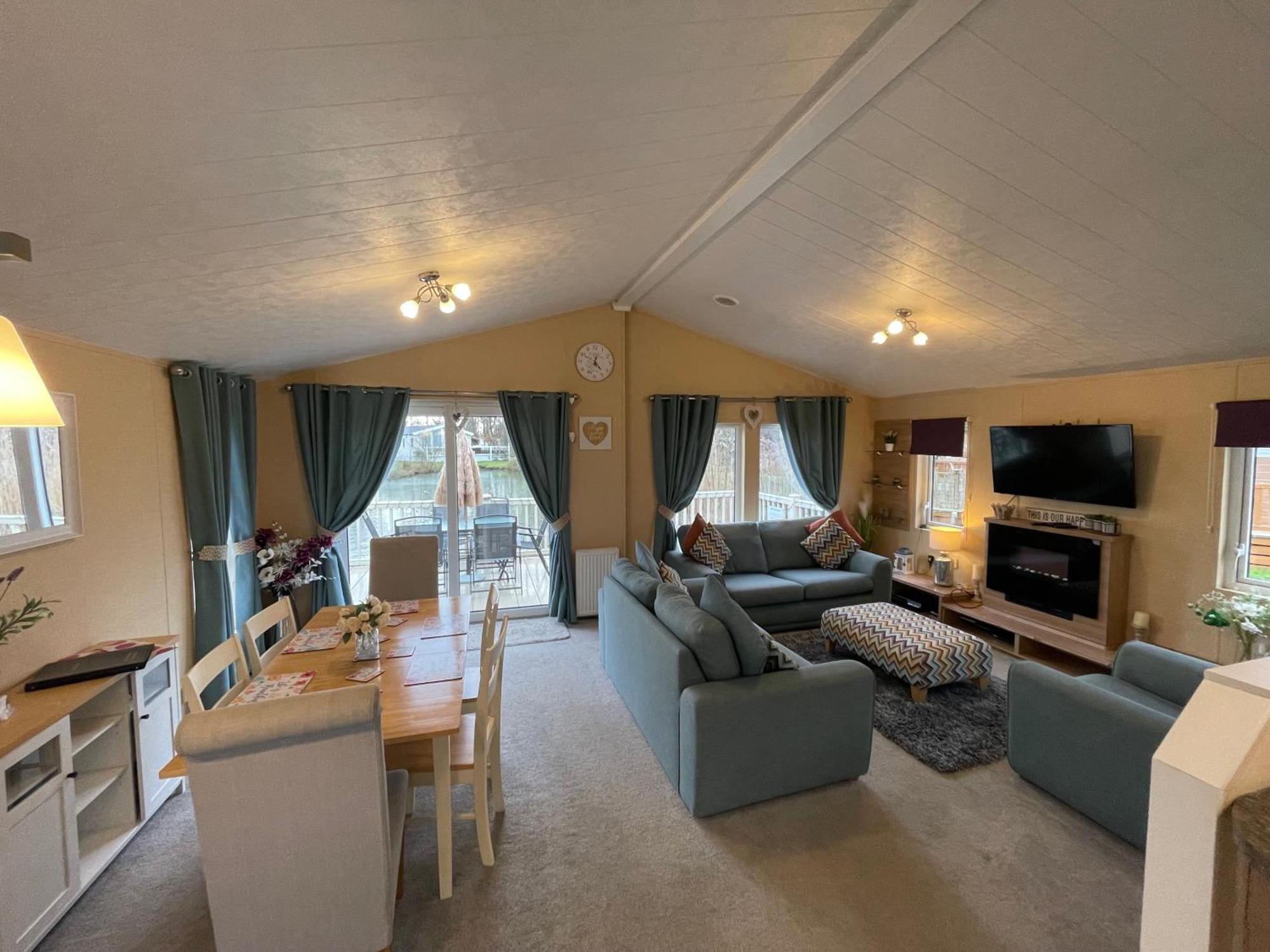 Luxury Lakeside Lodge L2 With Hot Tub Situated At Tattershall Lakes Country Park Eksteriør bilde