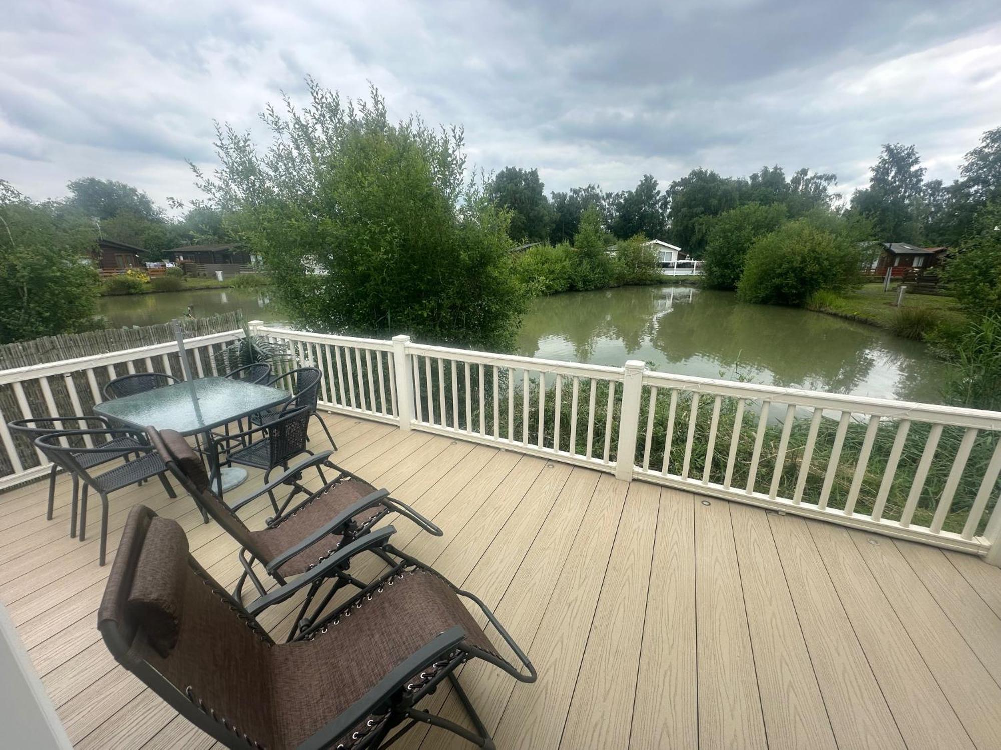 Luxury Lakeside Lodge L2 With Hot Tub Situated At Tattershall Lakes Country Park Eksteriør bilde